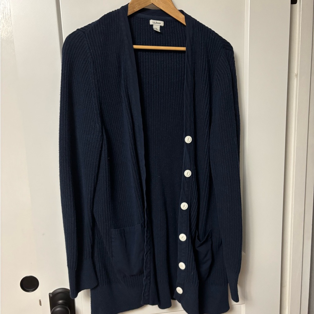 Lightly worn shaker knit